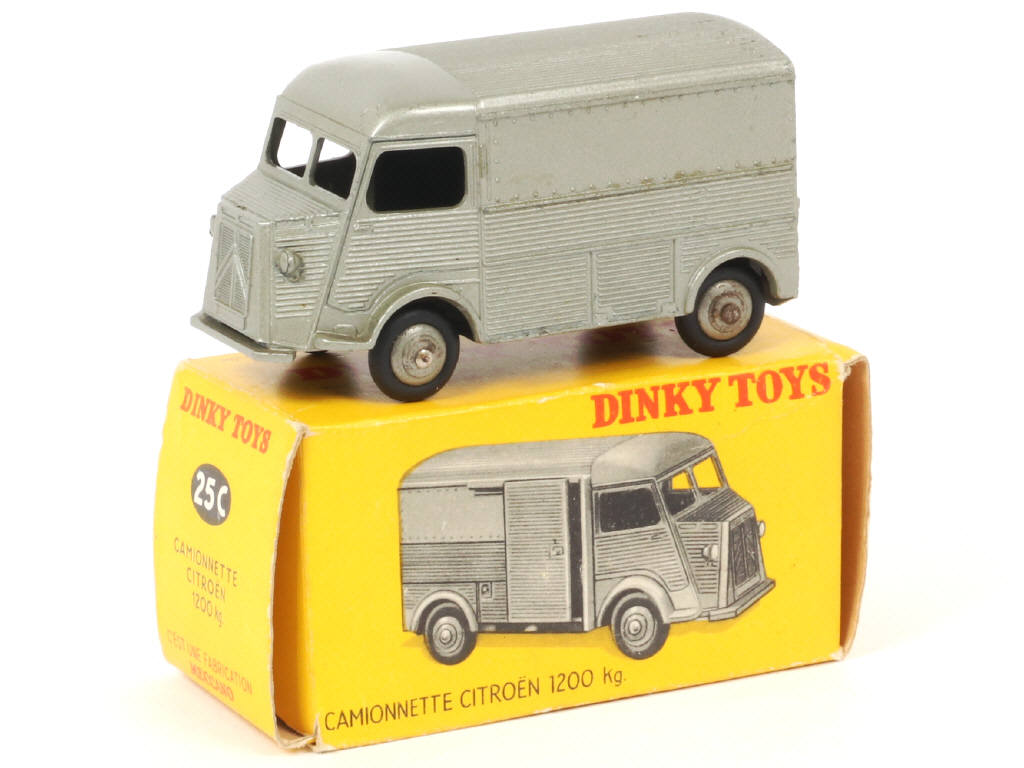 Lot 324 - DINKY TOYS (FRANCE) (1)