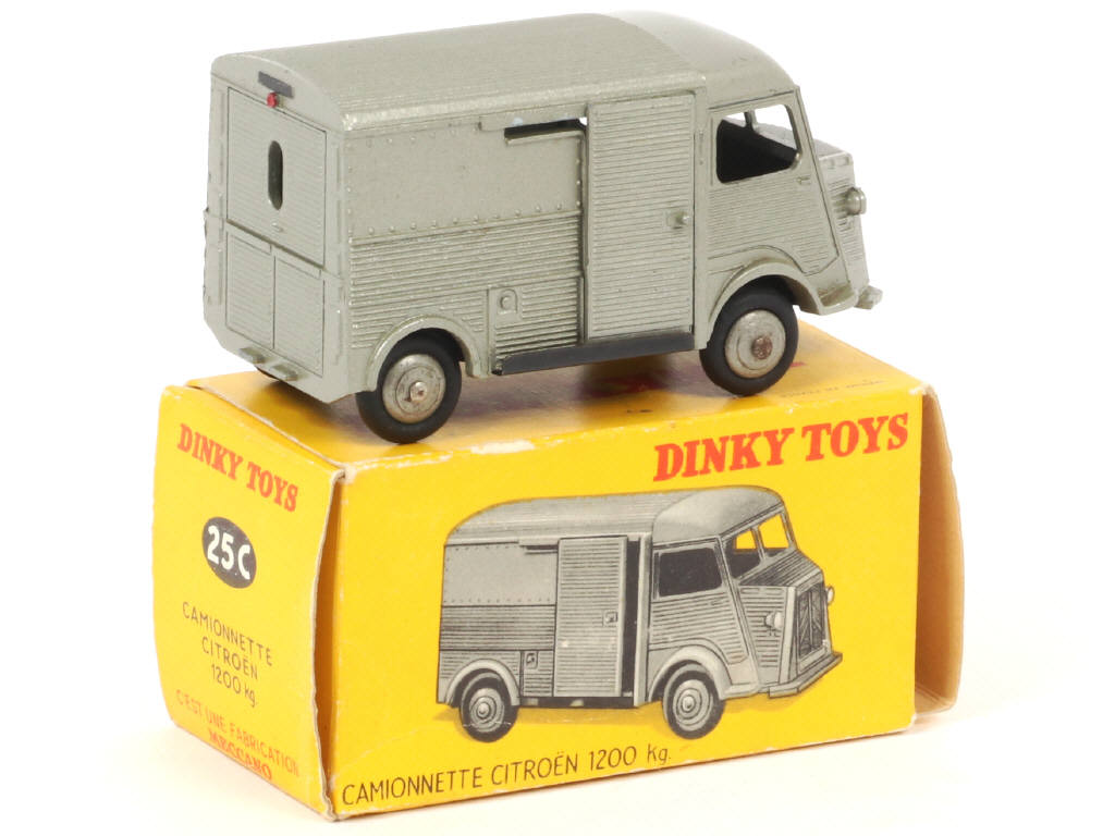 Lot 324 - DINKY TOYS (FRANCE) (1)