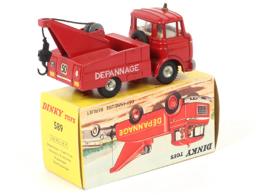 Lot 352 - DINKY TOYS (FRANCE) (1)
