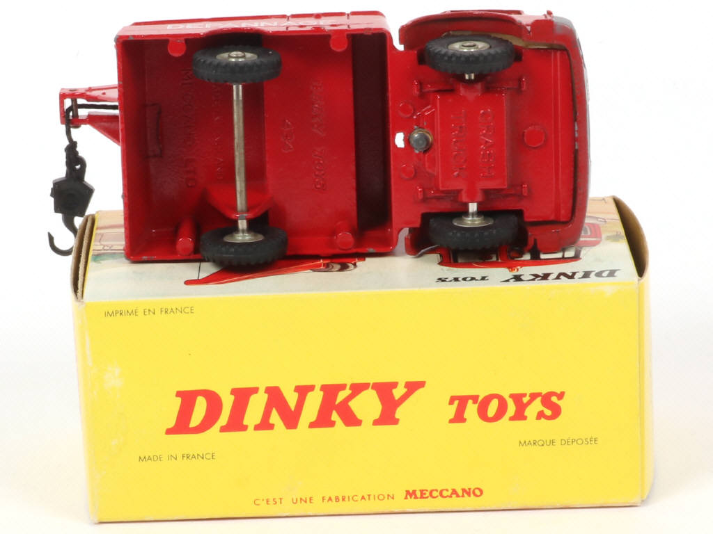 Lot 352 - DINKY TOYS (FRANCE) (1)