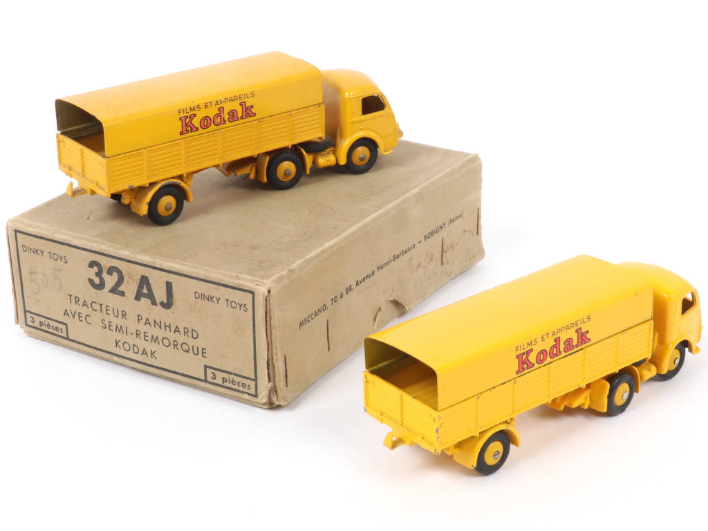 Lot 340 - DINKY TOYS (FRANCE) (3)