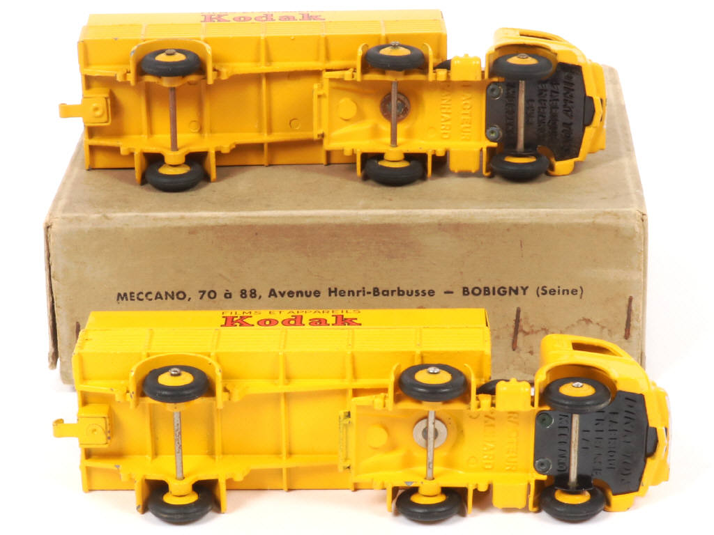 Lot 340 - DINKY TOYS (FRANCE) (3)