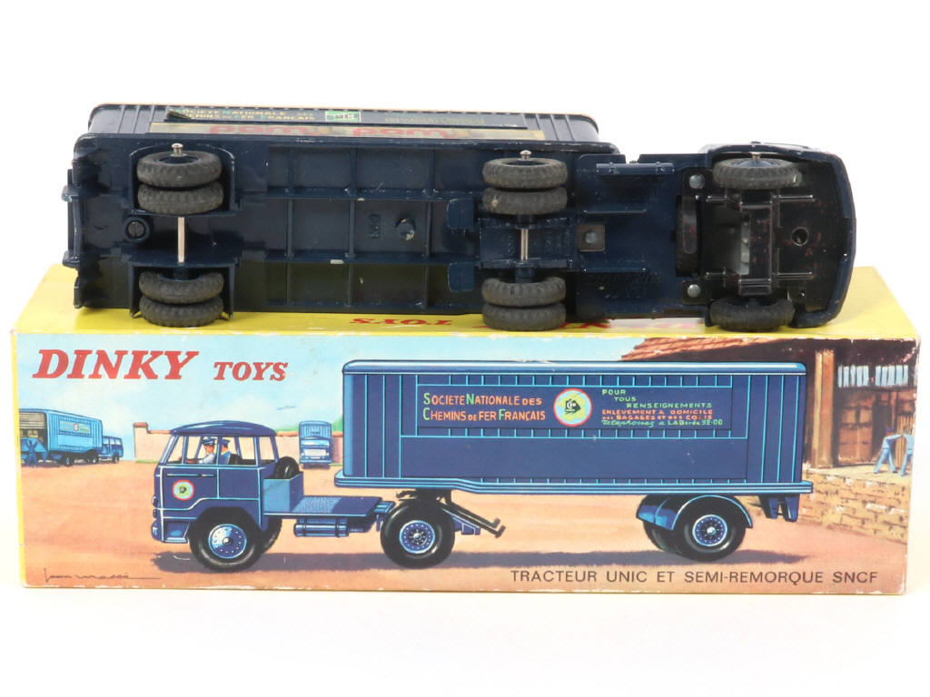 Lot 361 - DINKY TOYS (FRANCE) (1)