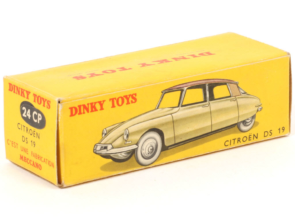 Lot 139 - DINKY TOYS (FRANCE) (1)