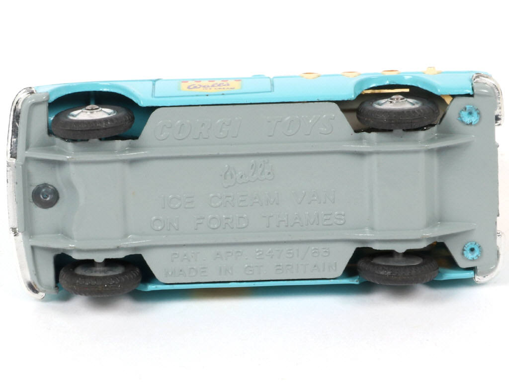 Lot 75 - CORGI TOYS (GB) (1)