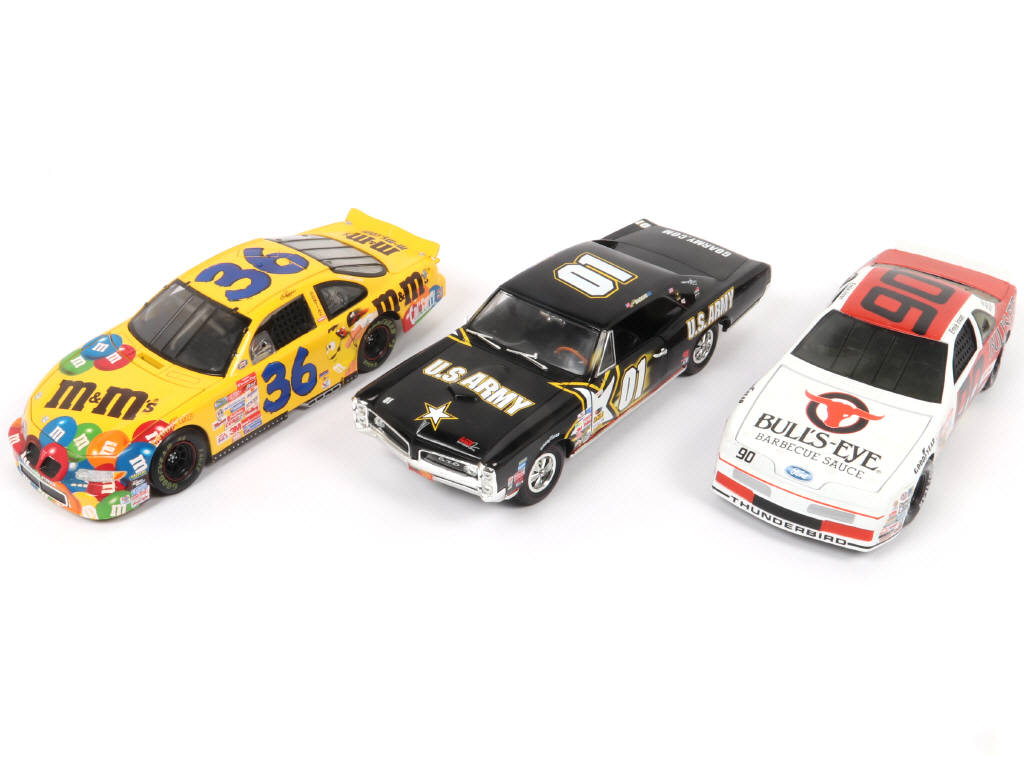 Lot 37 - DIVERS (3)