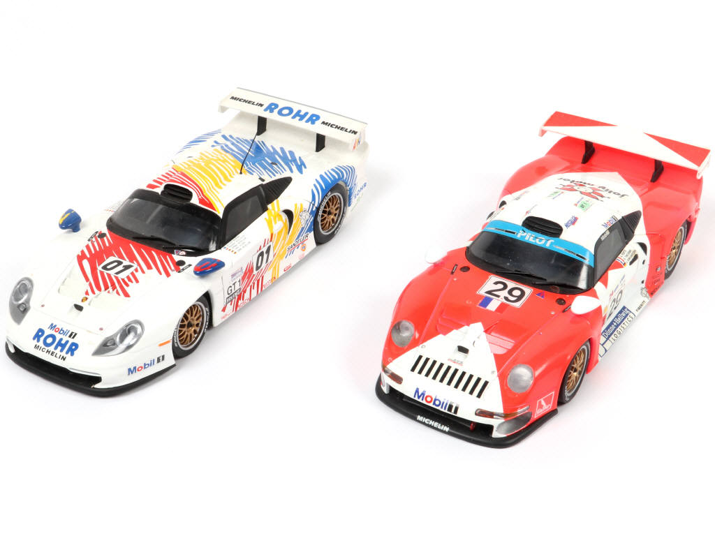 Lot 5 - UT MODELS (CHINE) (2)