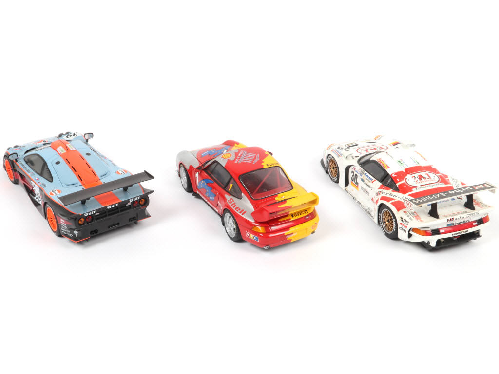 Lot 33 - UT MODELS (CHINE) (3)