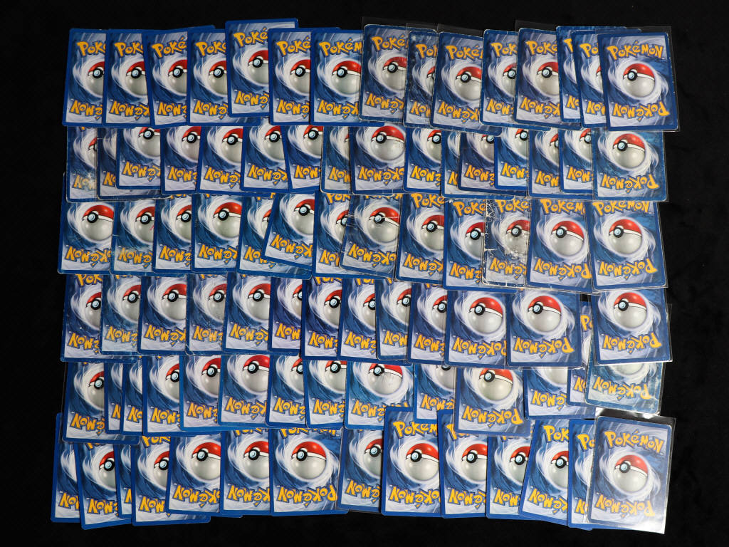 Lot 63 - POKEMON COMPANY (85)