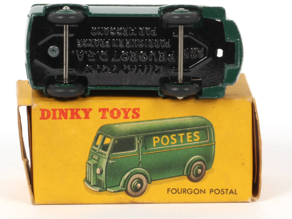 Lot 196 - DINKY TOYS (FRANCE) (1)