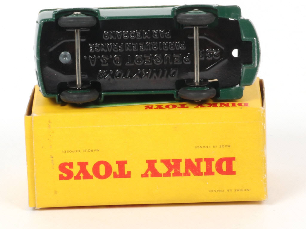 Lot 194 - DINKY TOYS (FRANCE) (1)