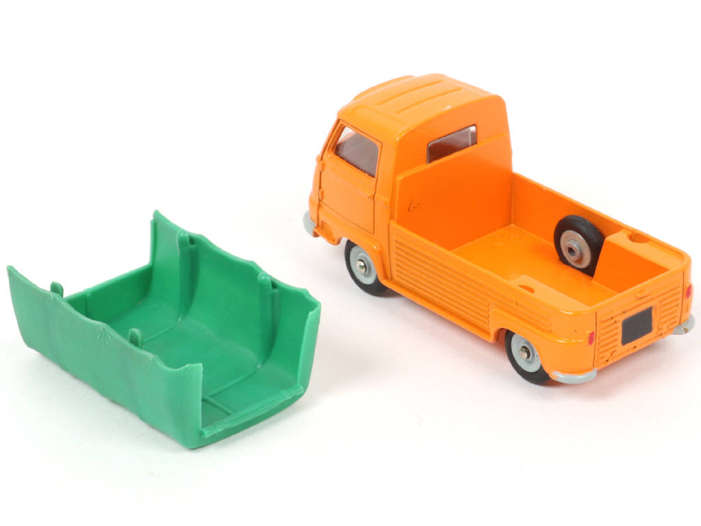 Lot 197 - DINKY TOYS (FRANCE) (1)