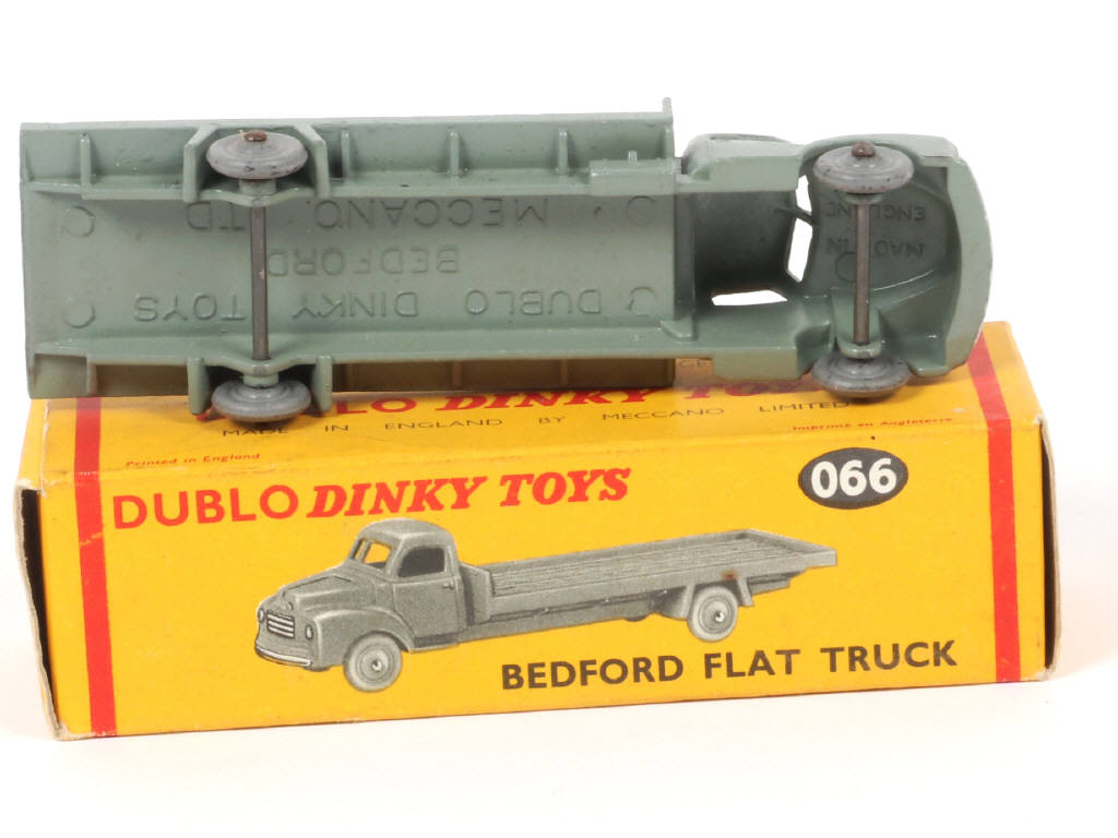 Lot 104 - DINKY TOYS (GB) (1)