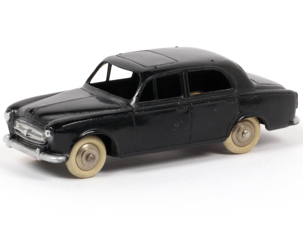 Lot 132 - DINKY TOYS (FRANCE) (1)