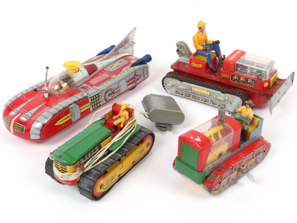 Lot 5 - DIVERS (4)