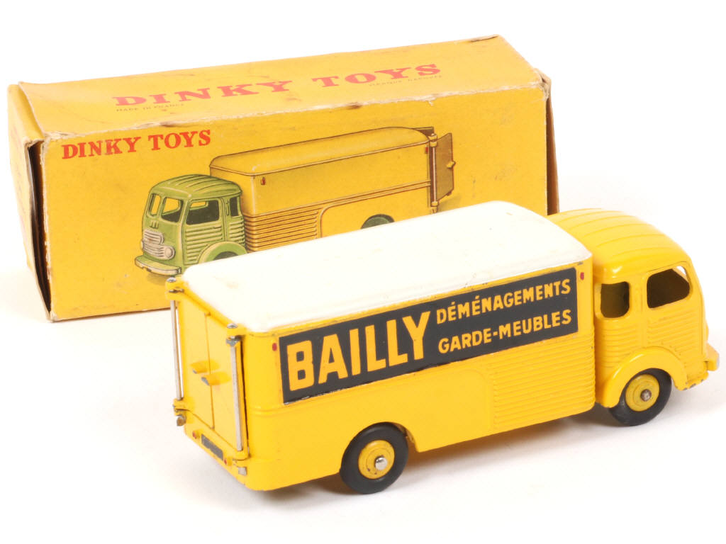 Lot 200 - DINKY TOYS (FRANCE) (1)