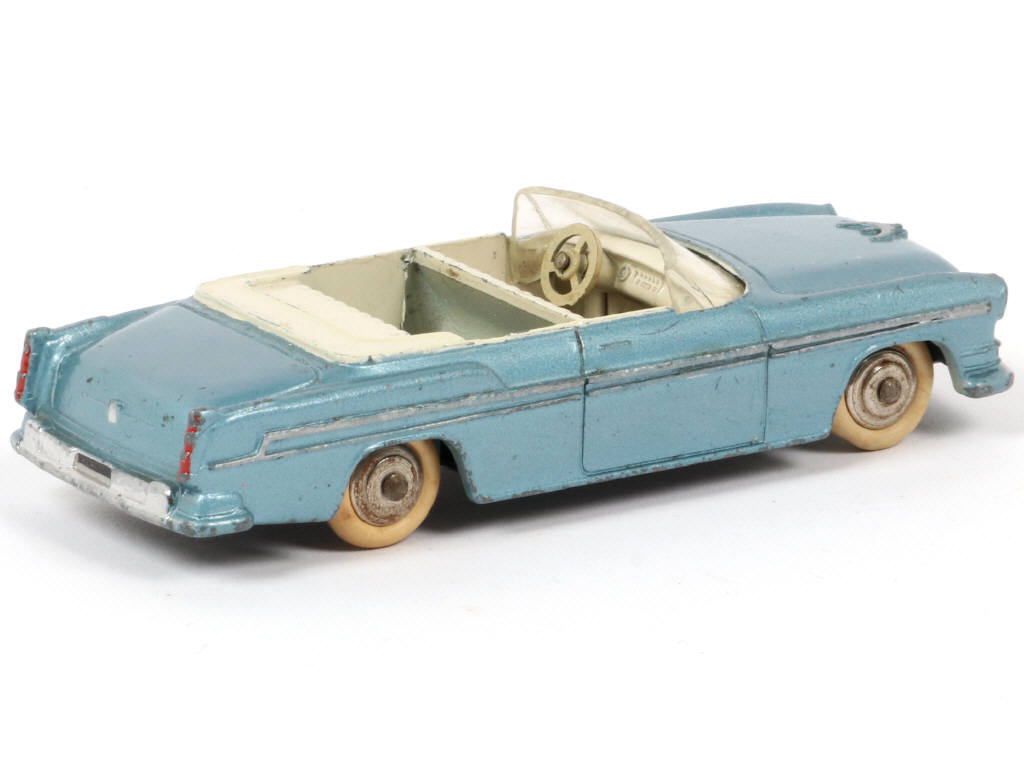 Lot 131 - DINKY TOYS (FRANCE) (1)