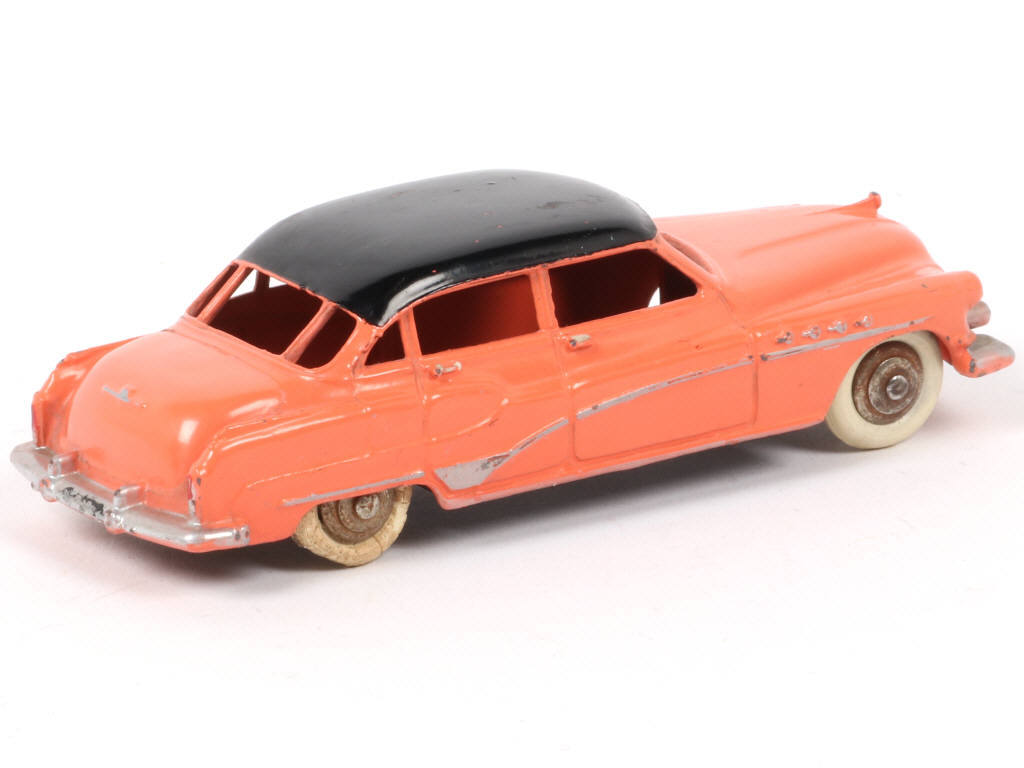 Lot 139 - DINKY TOYS (FRANCE) (1)