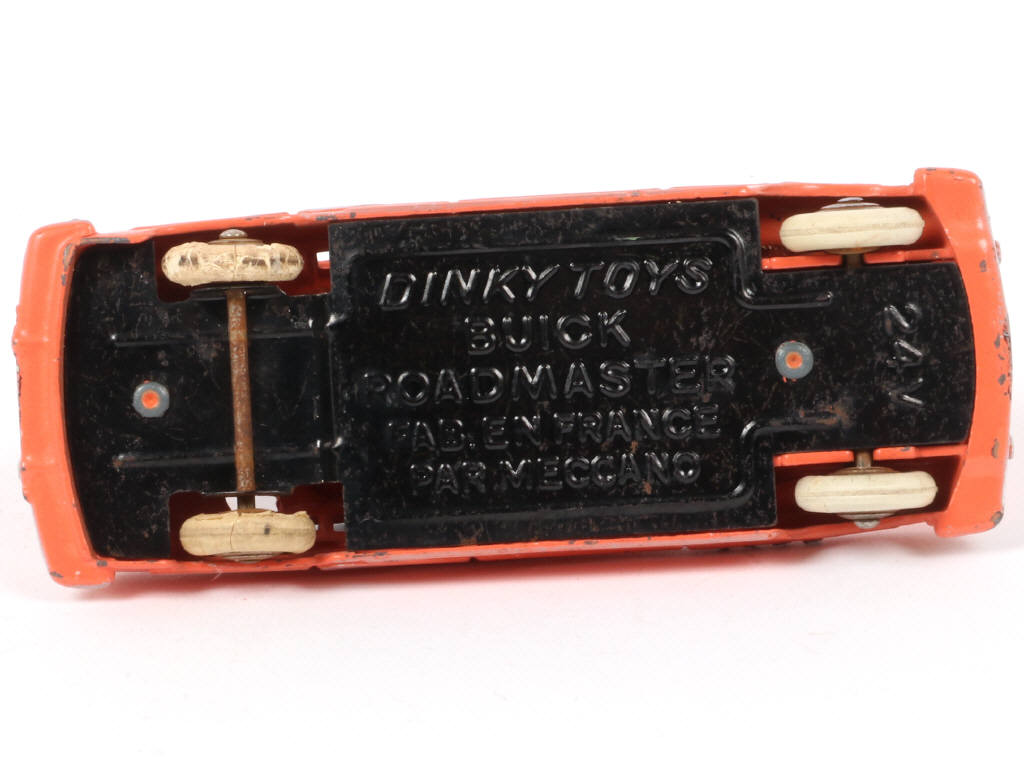 Lot 139 - DINKY TOYS (FRANCE) (1)