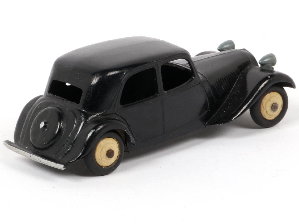Lot 135 - DINKY TOYS (FRANCE) (1)