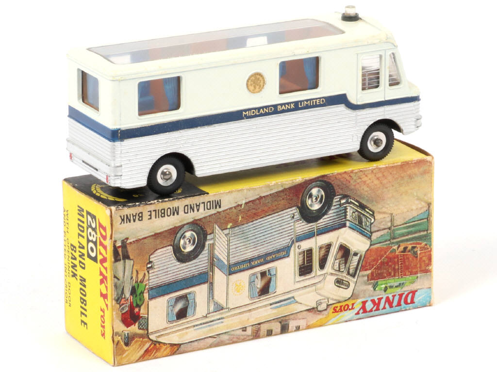 Lot 119 - DINKY TOYS (GB) (1)