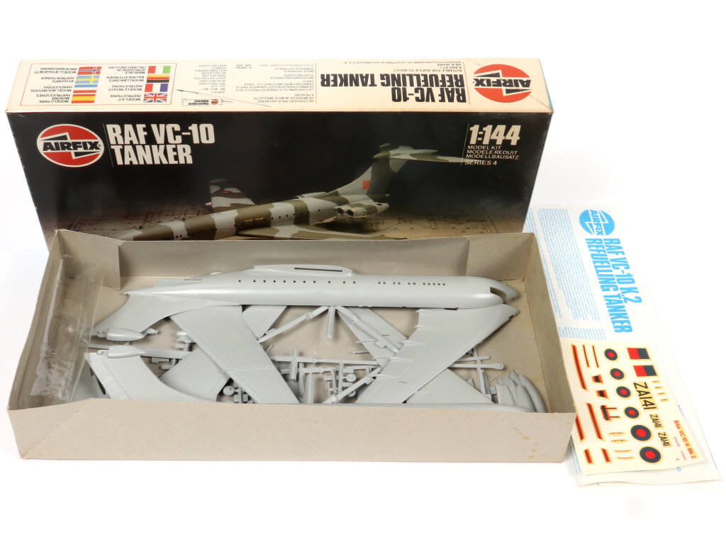 Lot 59 - AIRFIX (GB) (9)