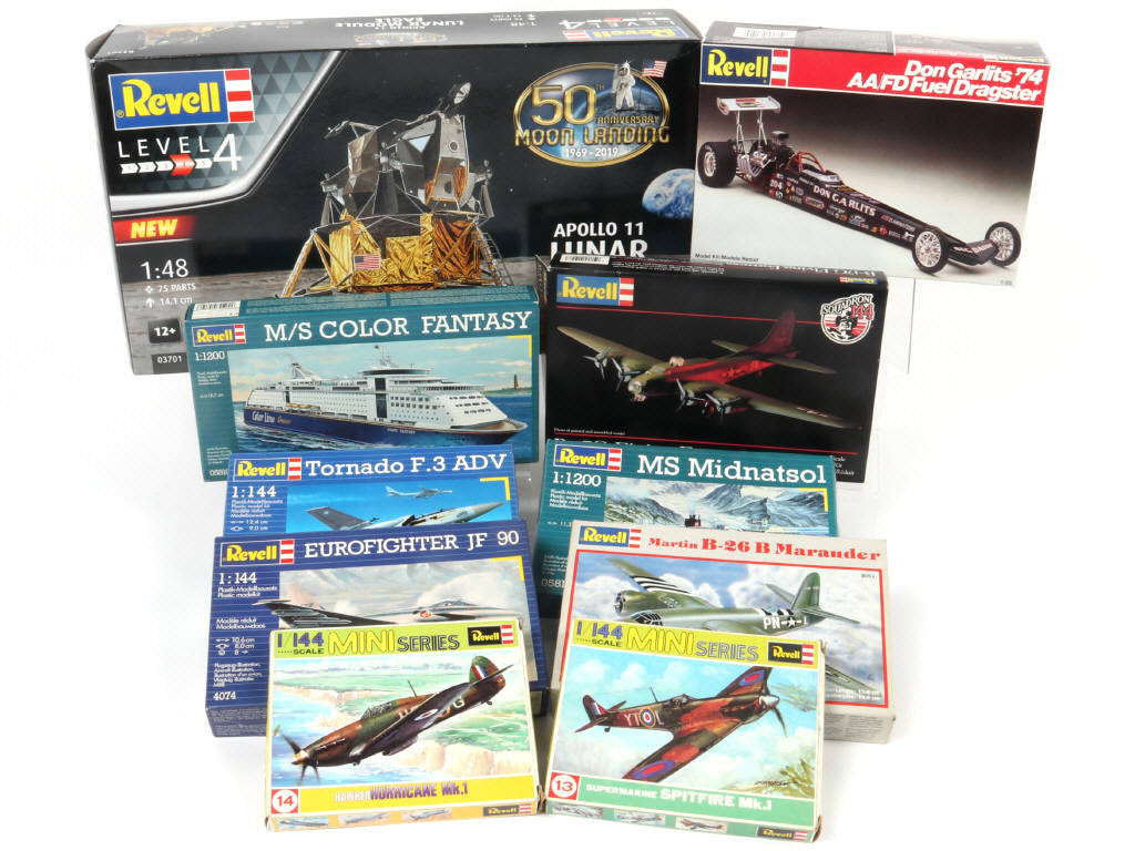 Lot 53 - REVELL (USA) (10)