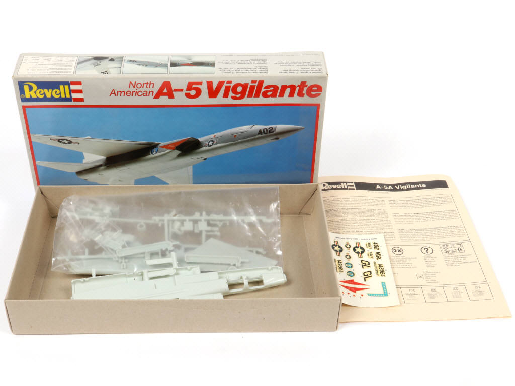 Lot 51 - REVELL (USA) (10)