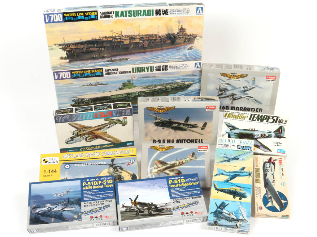 Lot 36 - DIVERS (12)