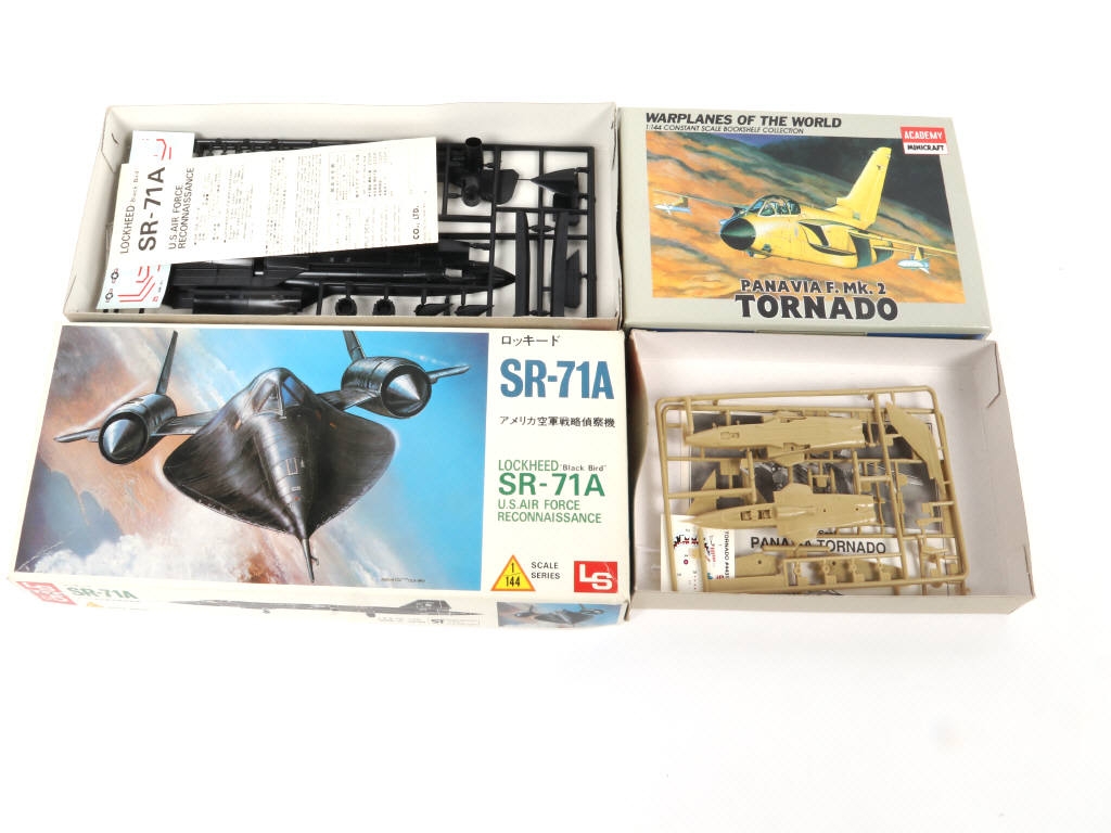 Lot 32 - DIVERS (12)