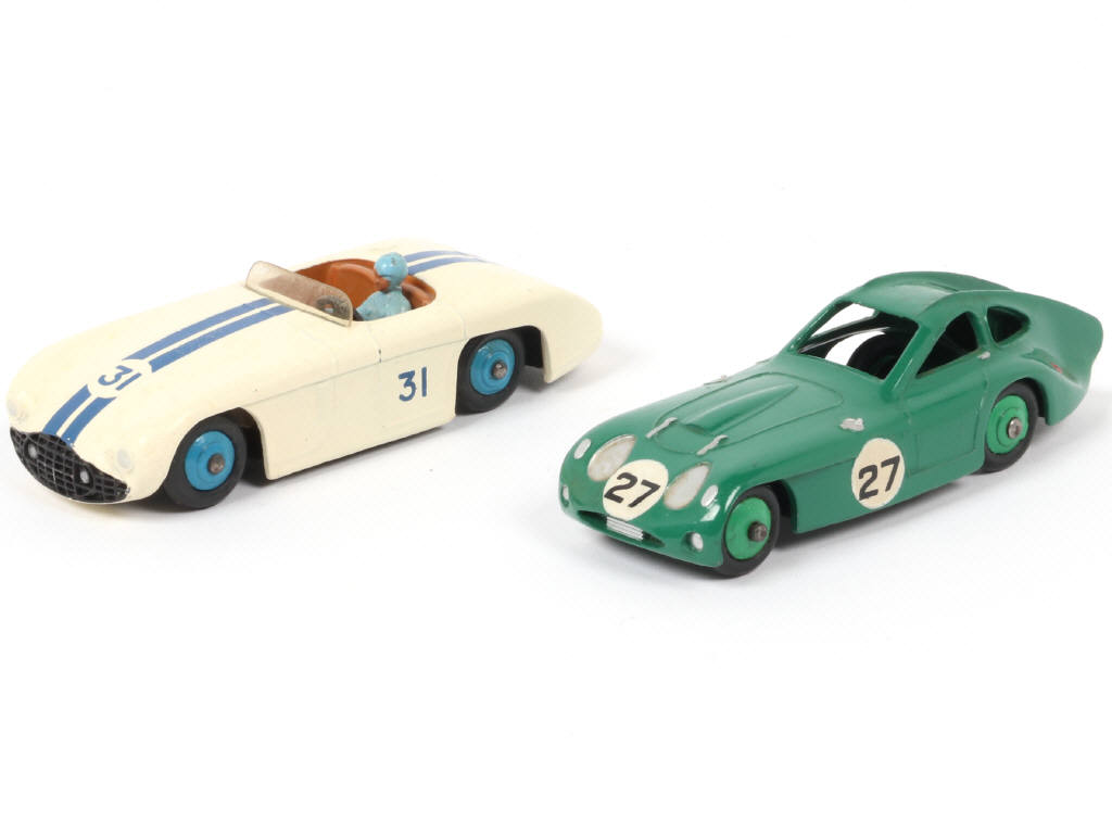 Lot 104 - DINKY TOYS (GB) (2)