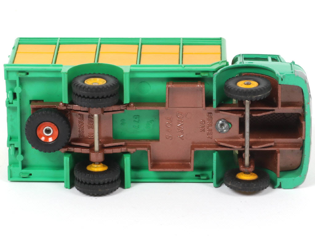 Lot 158 - DINKY TOYS (FRANCE) (1)