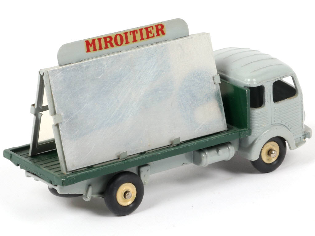 Lot 153 - DINKY TOYS (FRANCE) (1)