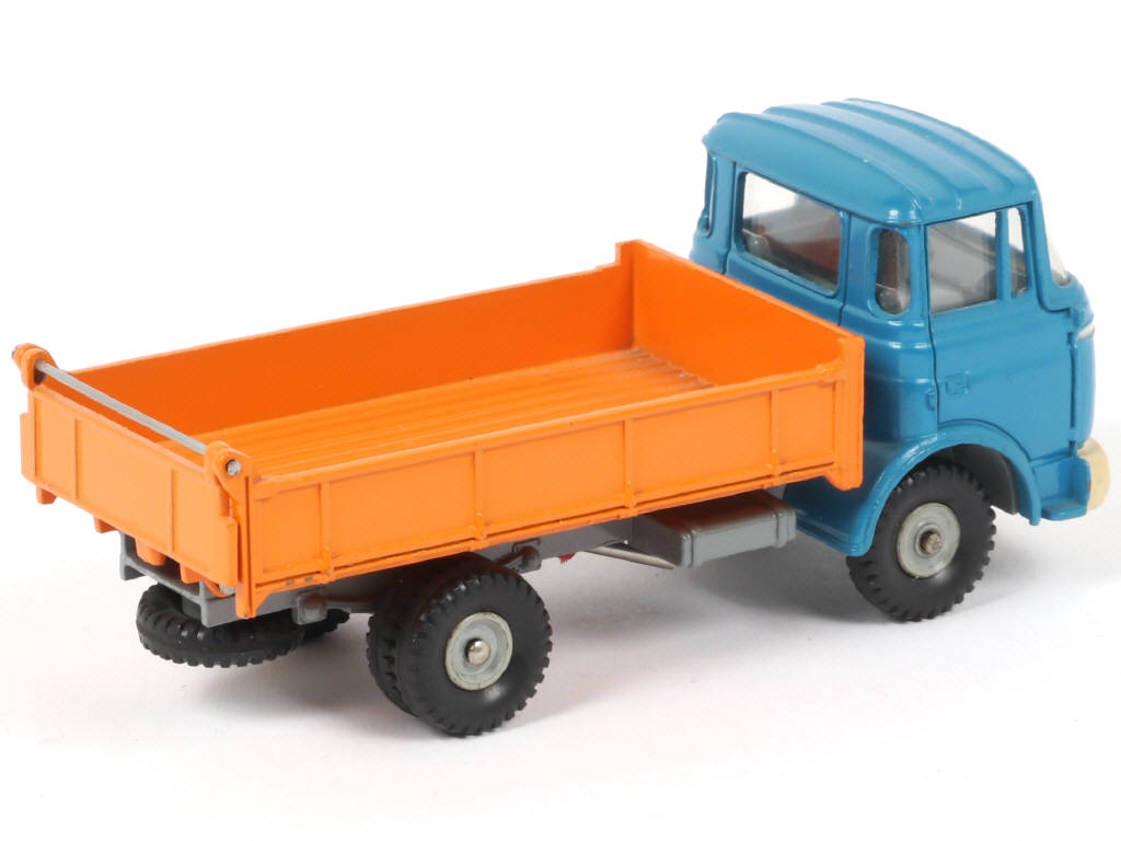 Lot 156 - DINKY TOYS (FRANCE) (1)