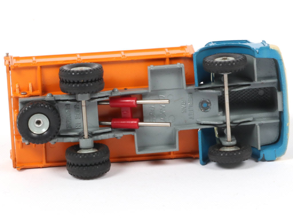 Lot 156 - DINKY TOYS (FRANCE) (1)