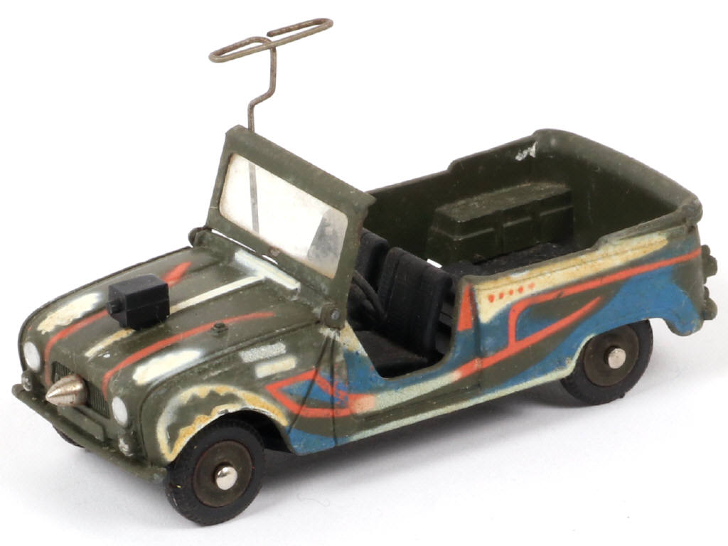 Lot 172 - DINKY TOYS (FRANCE) (1)