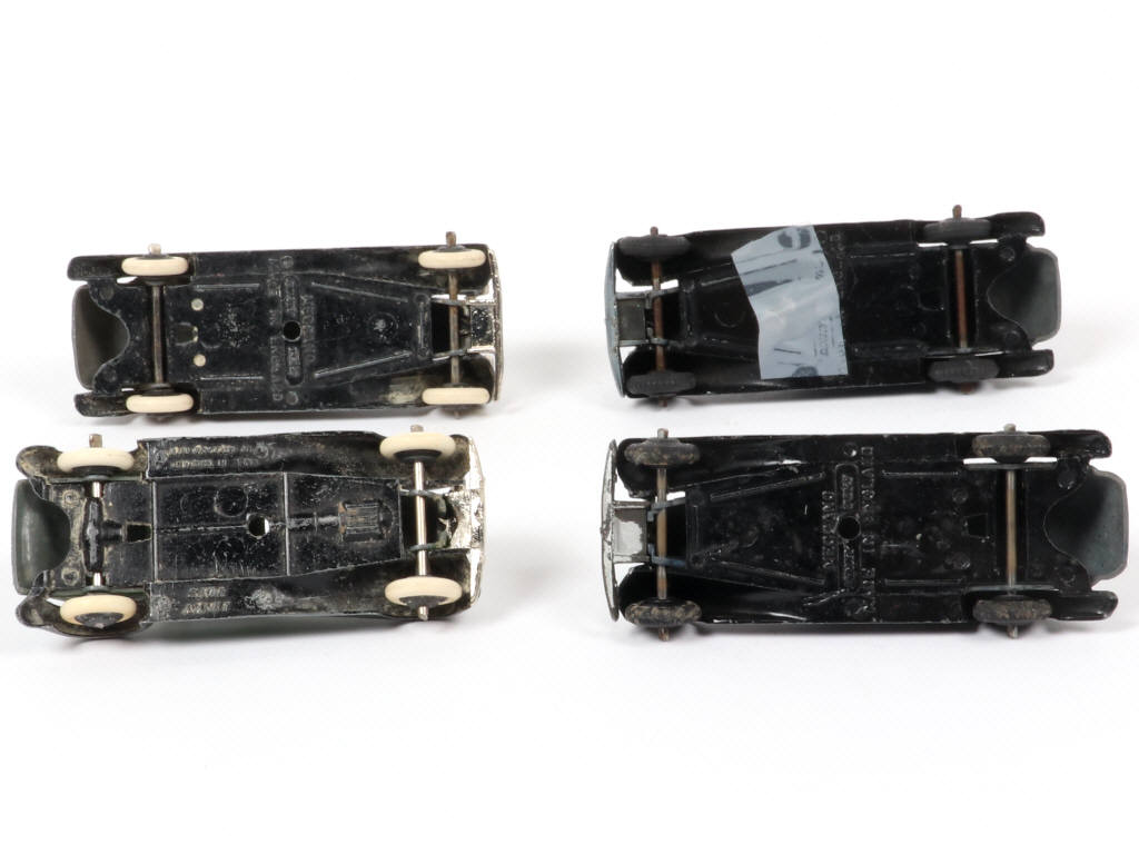 Lot 129 - DINKY TOYS (GB) (4)