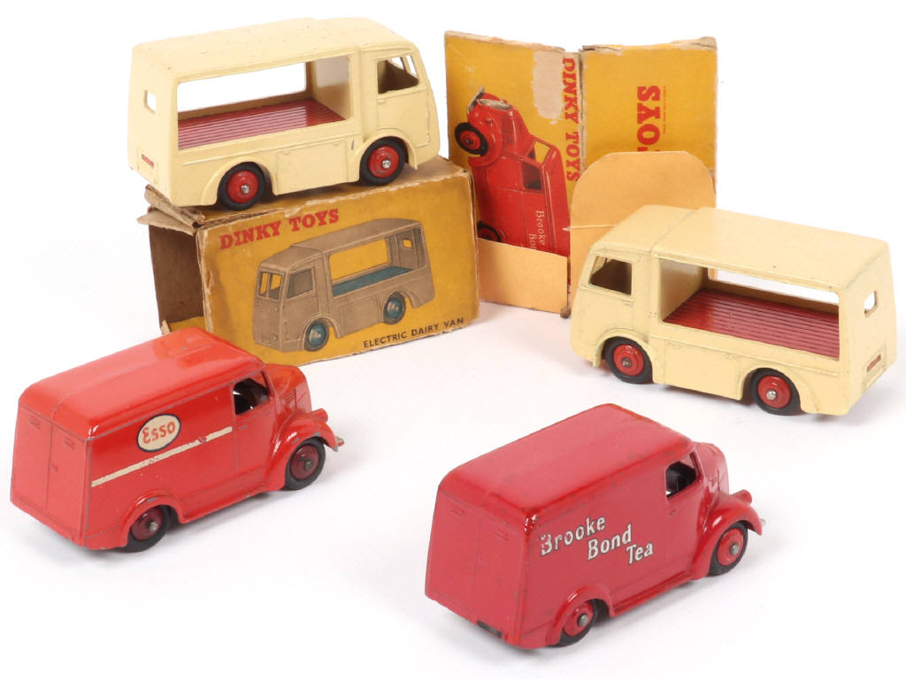 Lot 126 - DINKY TOYS (GB) (4)