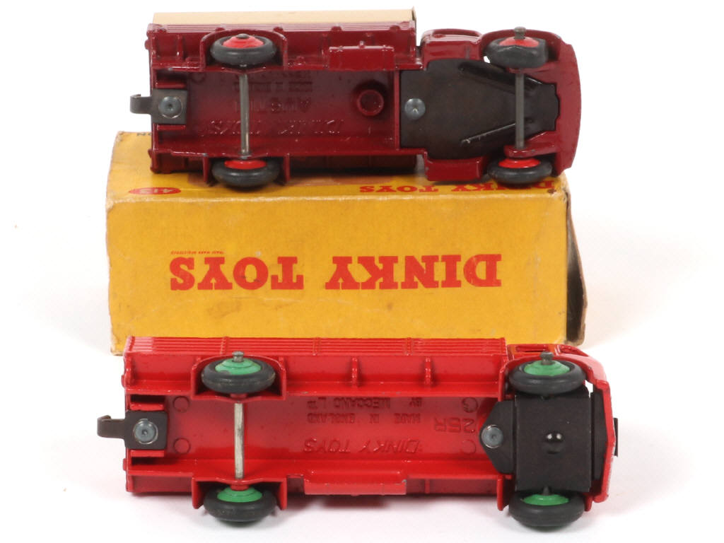 Lot 111 - DINKY TOYS (GB) (2)