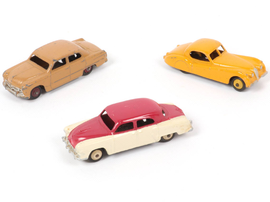 Lot 118 - DINKY TOYS (GB) (3)