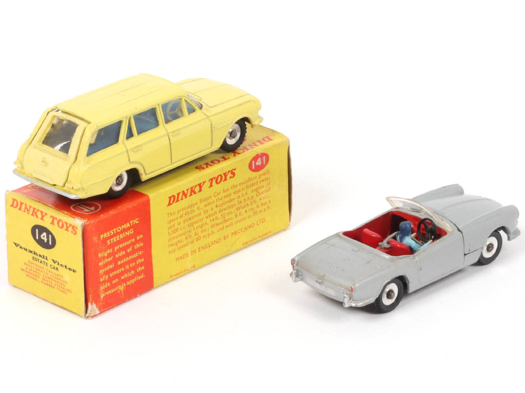 Lot 109 - DINKY TOYS (GB) (2)