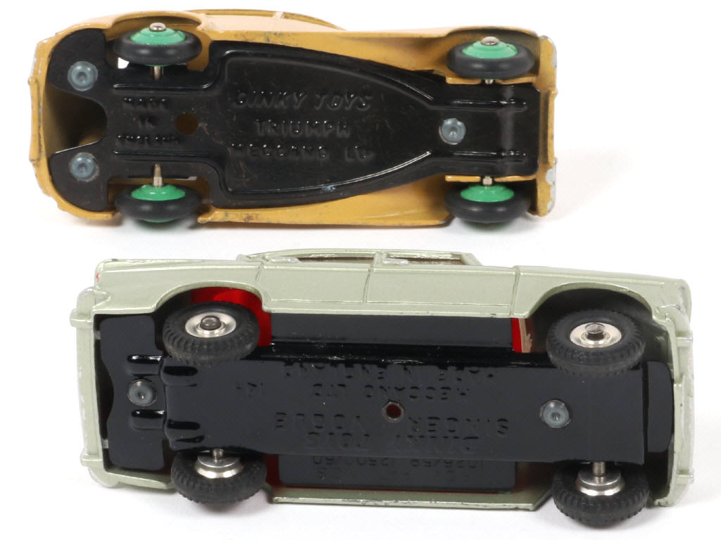 Lot 98 - DINKY TOYS (GB) (2)