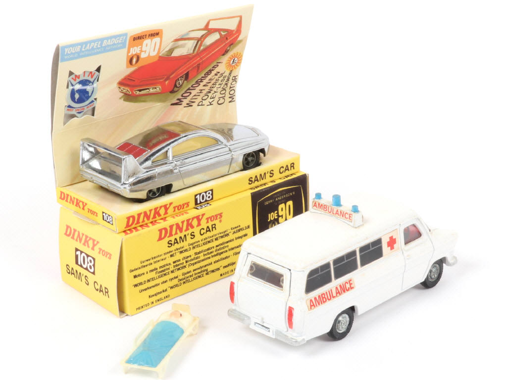 Lot 112 - DINKY TOYS (GB) (2)