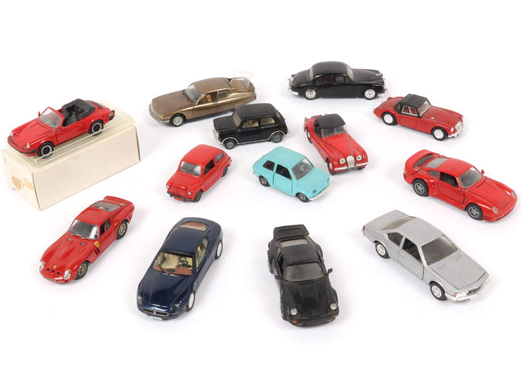 Lot 47 - DIVERS (13)