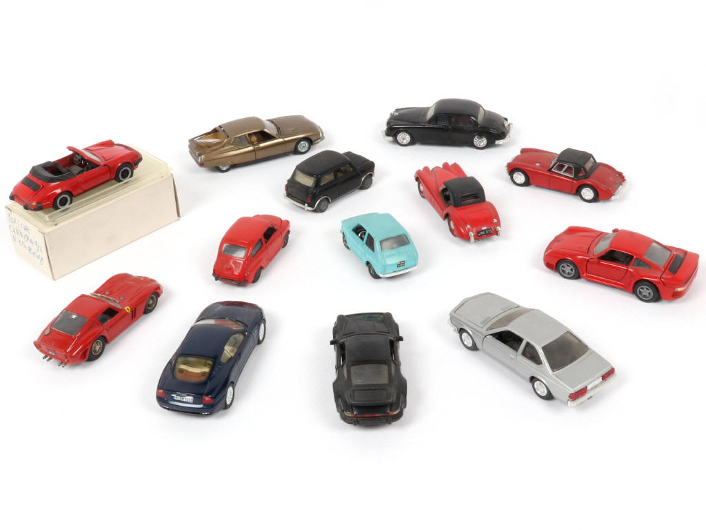 Lot 47 - DIVERS (13)