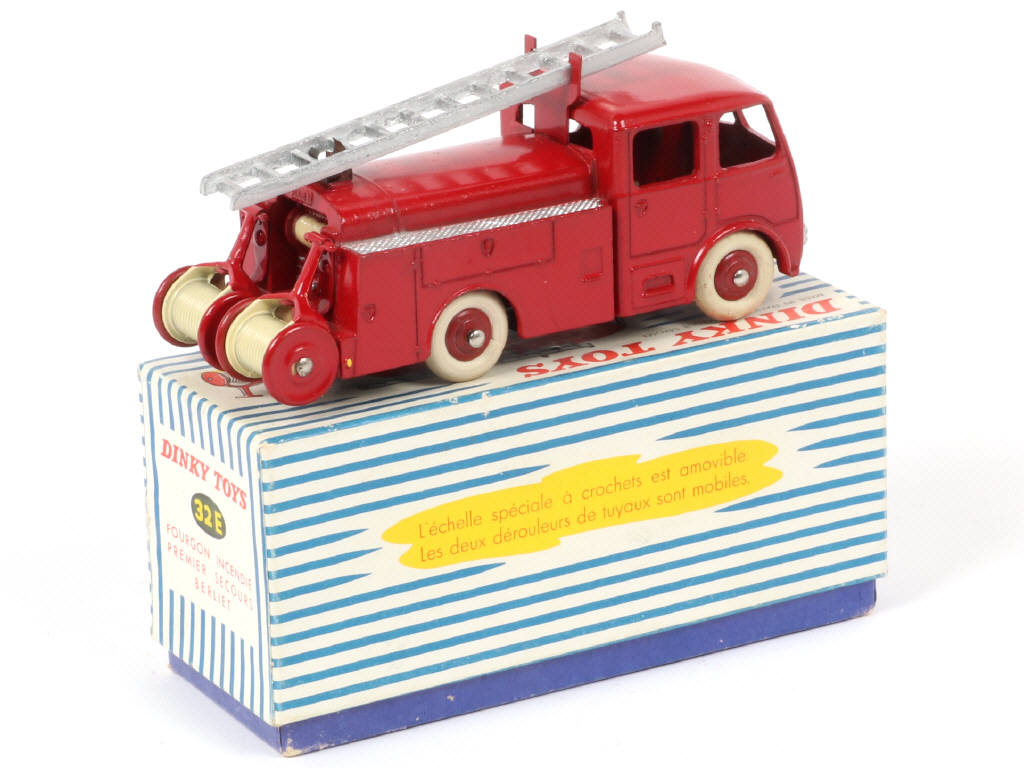 Lot 173 - DINKY TOYS (FRANCE) (1)
