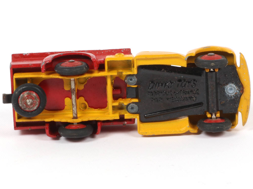 Lot 152 - DINKY TOYS (FRANCE) (1)