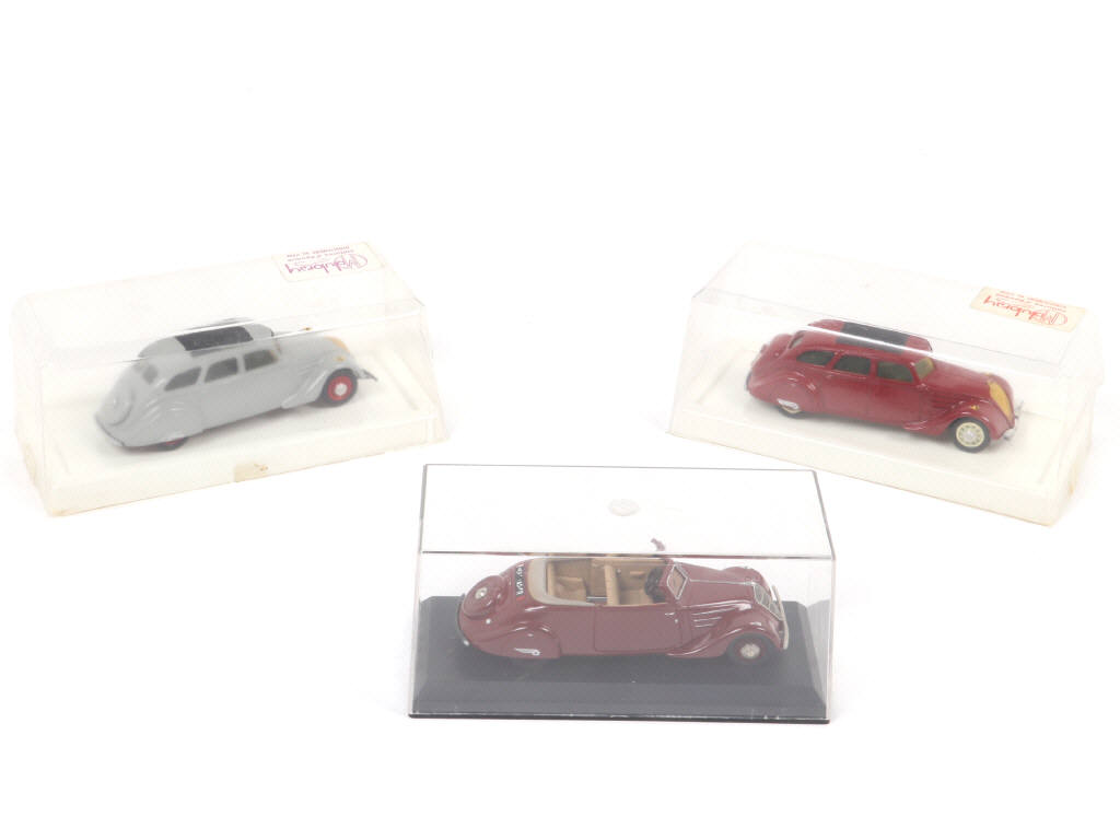 Lot 92 - DIVERS (3)