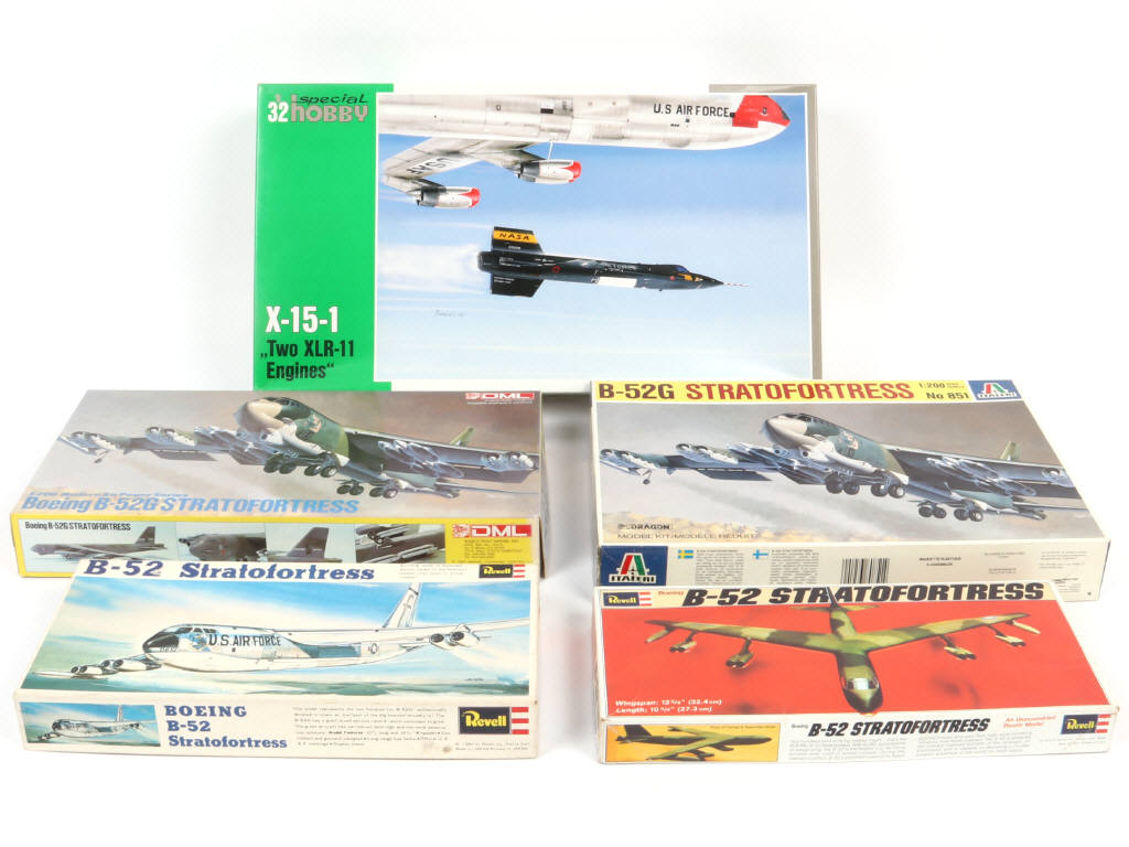 Lot 12 - DIVERS (5)