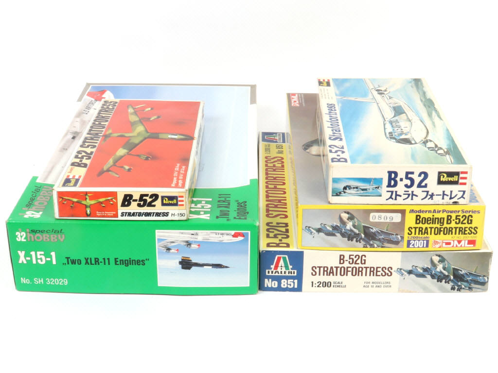 Lot 12 - DIVERS (5)